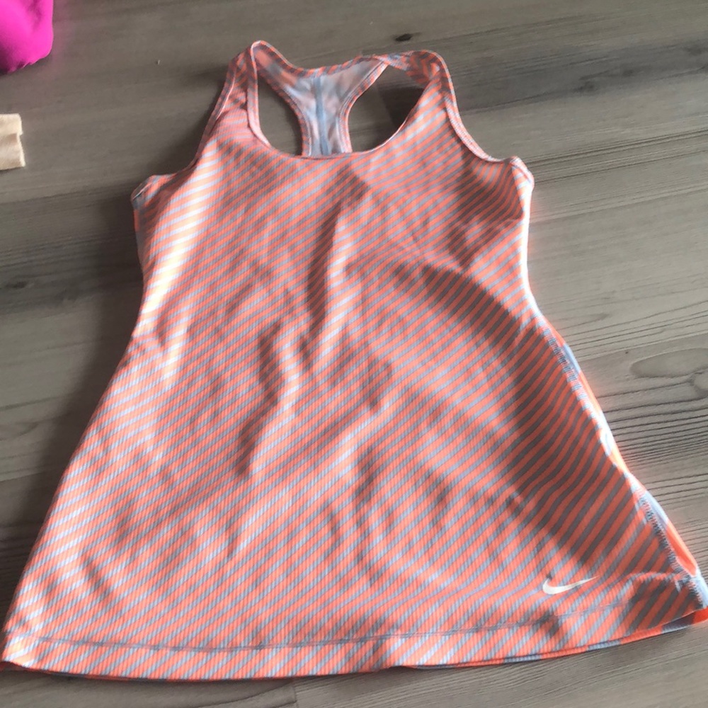 Nike dri fit size s